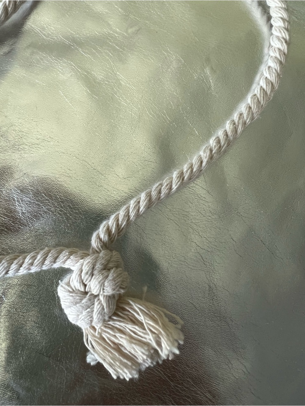 Moda Silver Metallic Drawstring Bag with Cream Rope Handles - Picture 4 of 6